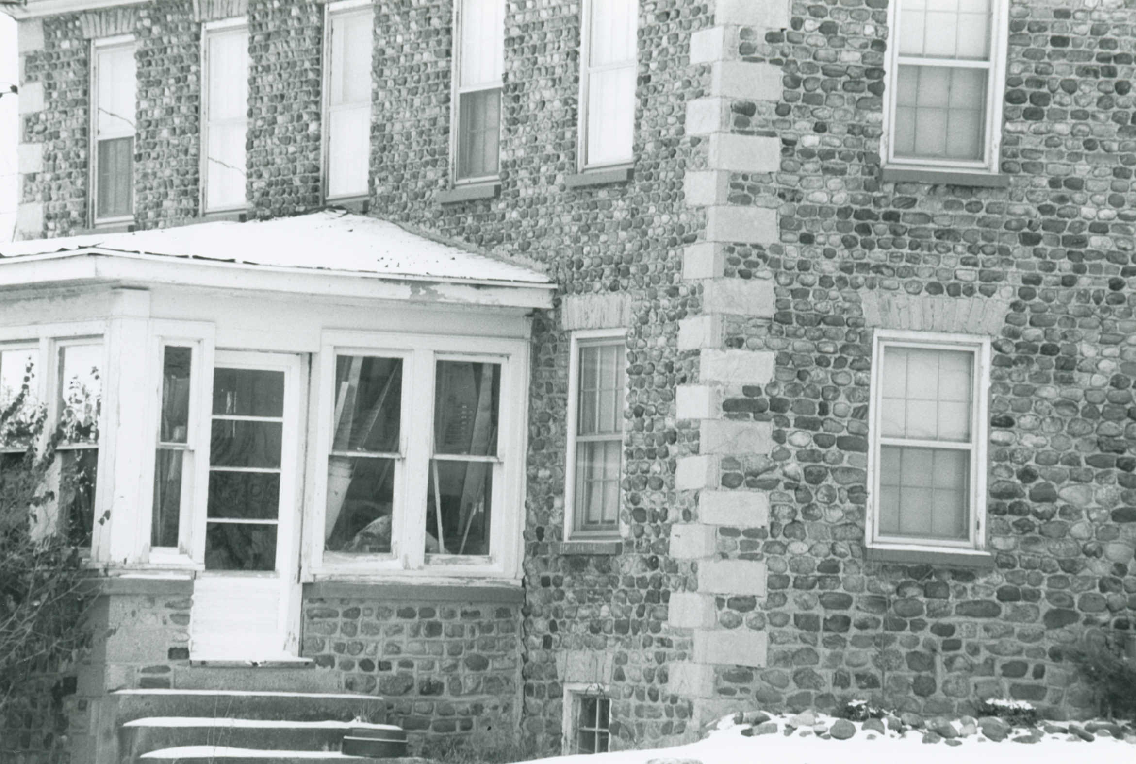 Hen-14 5015 East River Rd 2